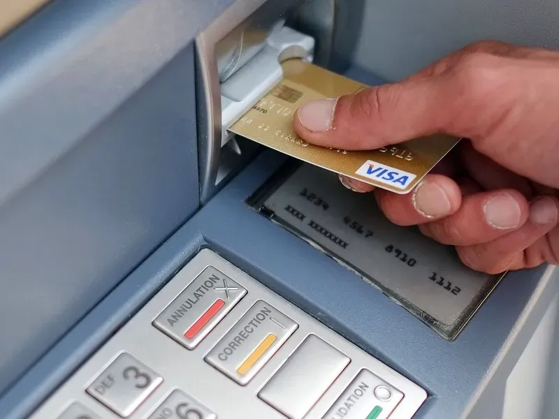 Cách rút tiền atm 1