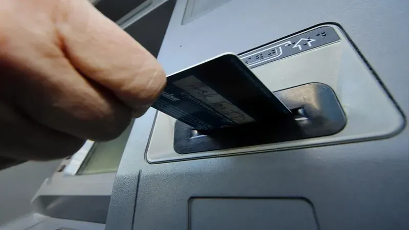 Cách rút tiền atm 3