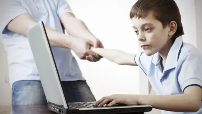 tác hại hay mặt trái của internet với giới trẻ 2