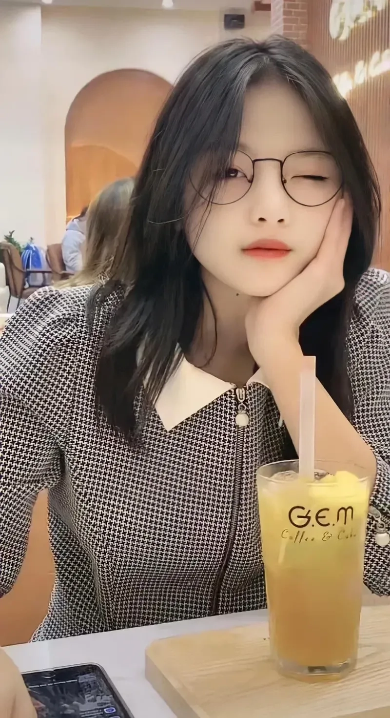 Hình ảnh phô mai que con gái dễ thương nhất miễn phí, dễ dàng tải về