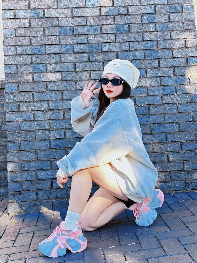 Ảnh con gái k8 luôn gây ấn tượng mạnh mẽ với sự dễ thương và ngọt ngào