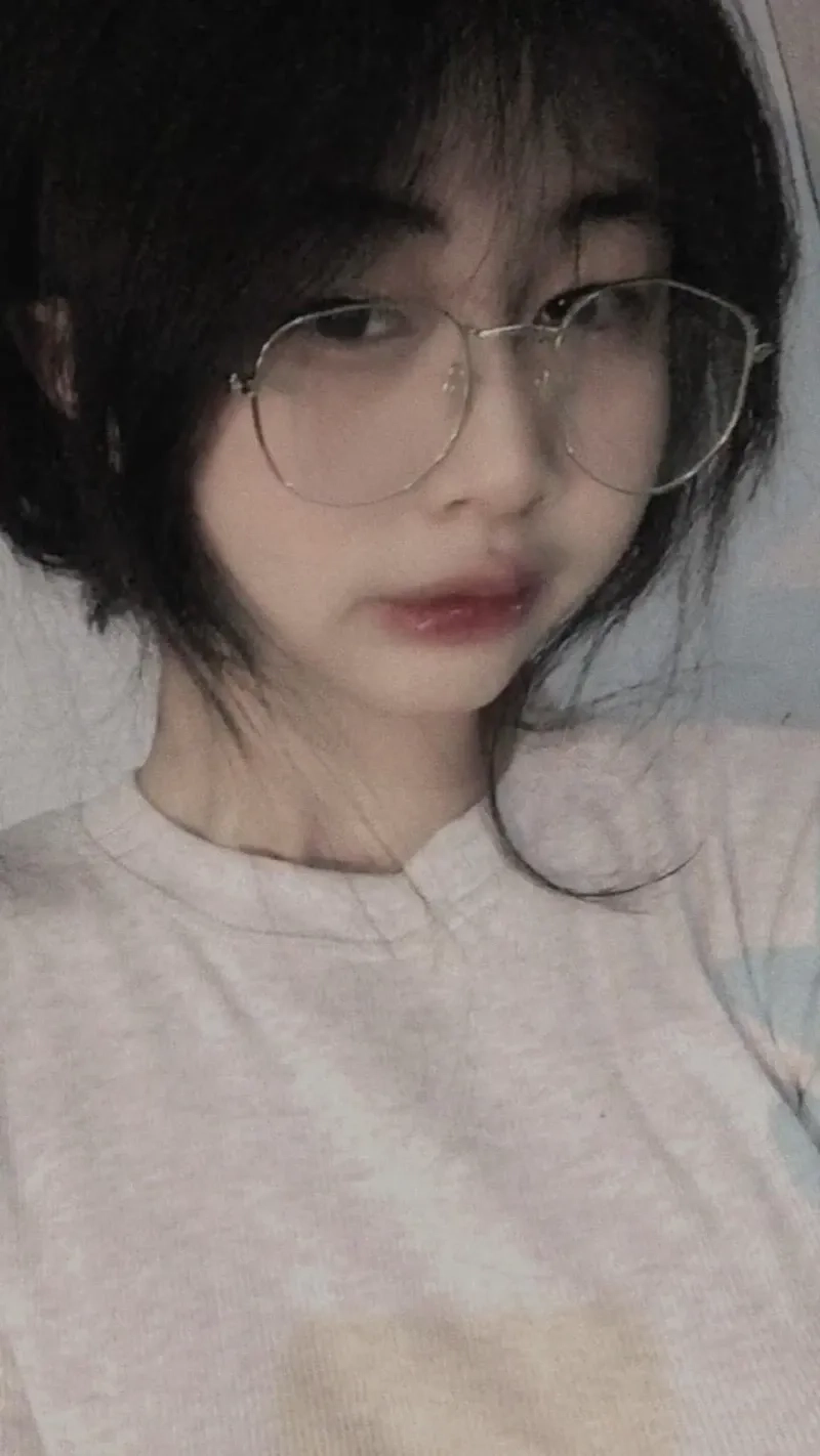 Ảnh gái k6 ngầu thể hiện sự mạnh mẽ và cá tính trong từng khoảnh khắc