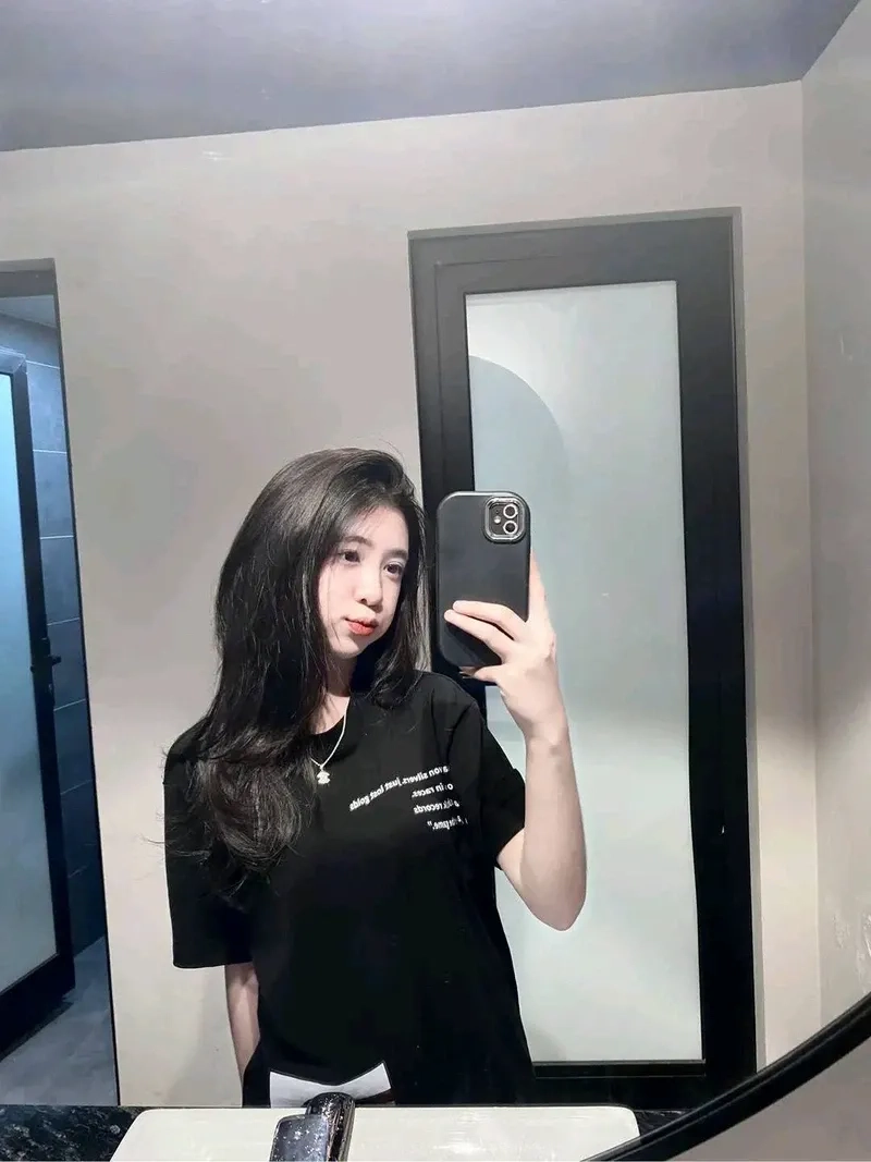 Hình ảnh gái xinh lớp 10 toát lên sự tự tin và dễ gần