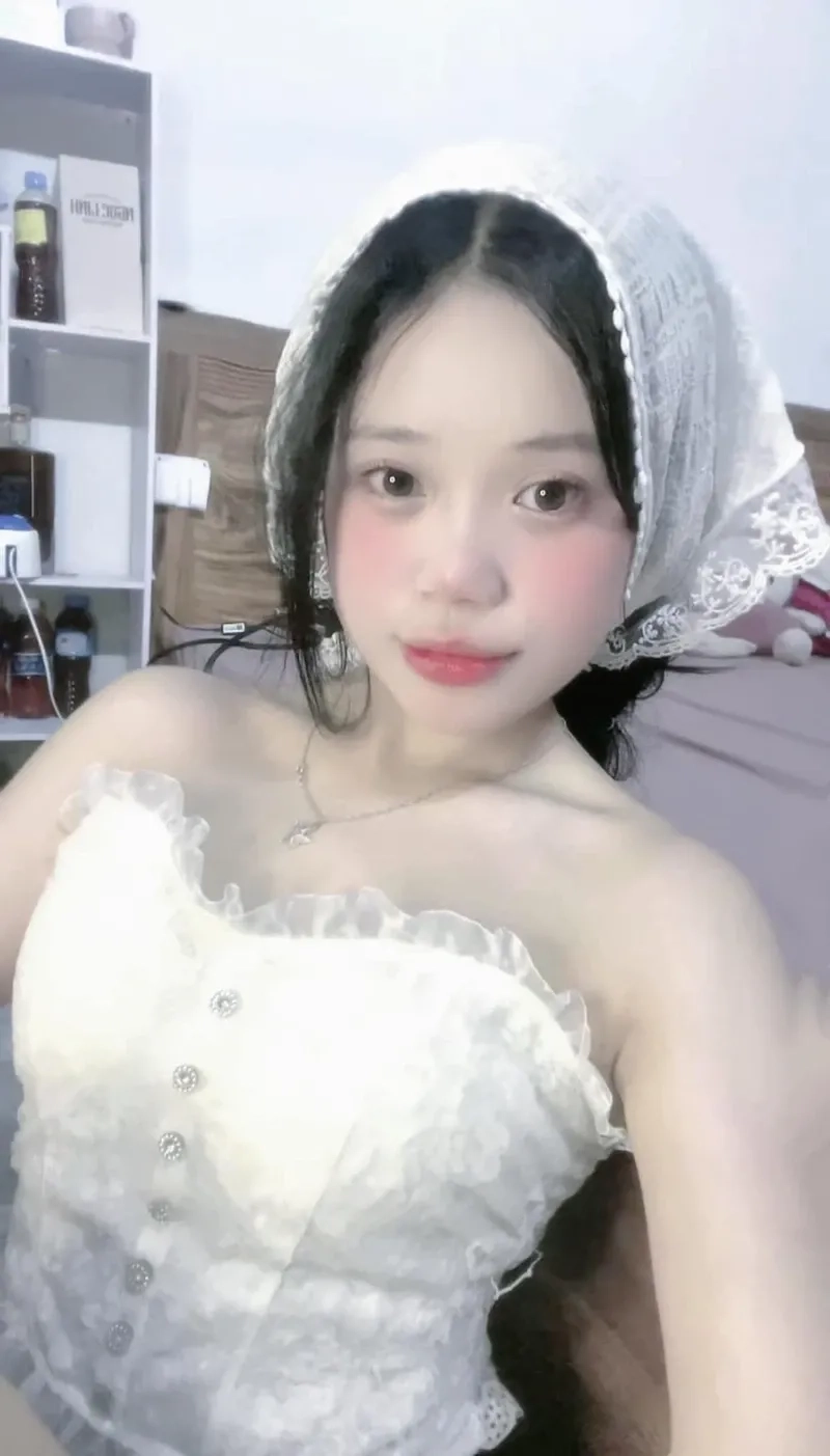 Ảnh gái xinh đeo kính k9 là phong cách cuốn hút và đầy cá tính