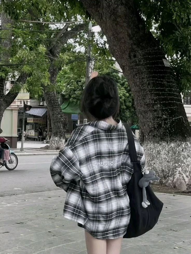 Ảnh con gái 13 tuổi đẹp che mặt mang lại sự đáng yêu và hồn nhiên
