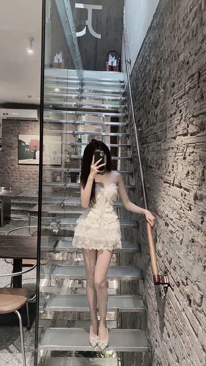 Ảnh gái xinh đi biển che mặt với nét đẹp tự nhiên và dịu dàng