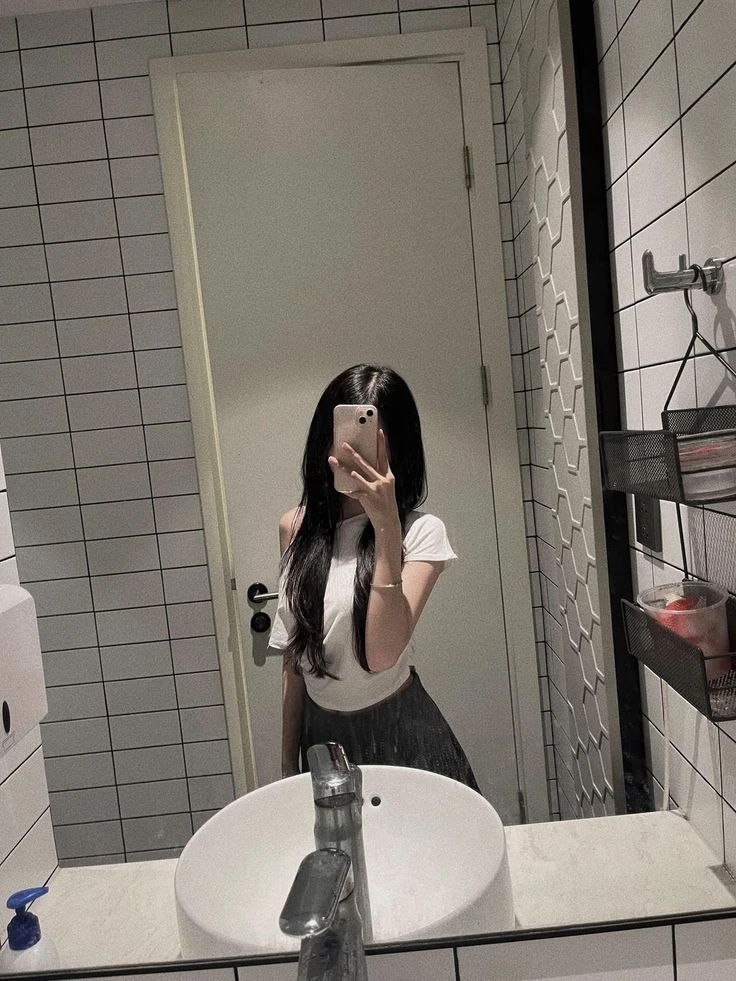 Ảnh gái 2k11 che mặt ghi lại khoảnh khắc tự nhiên và thu hút
