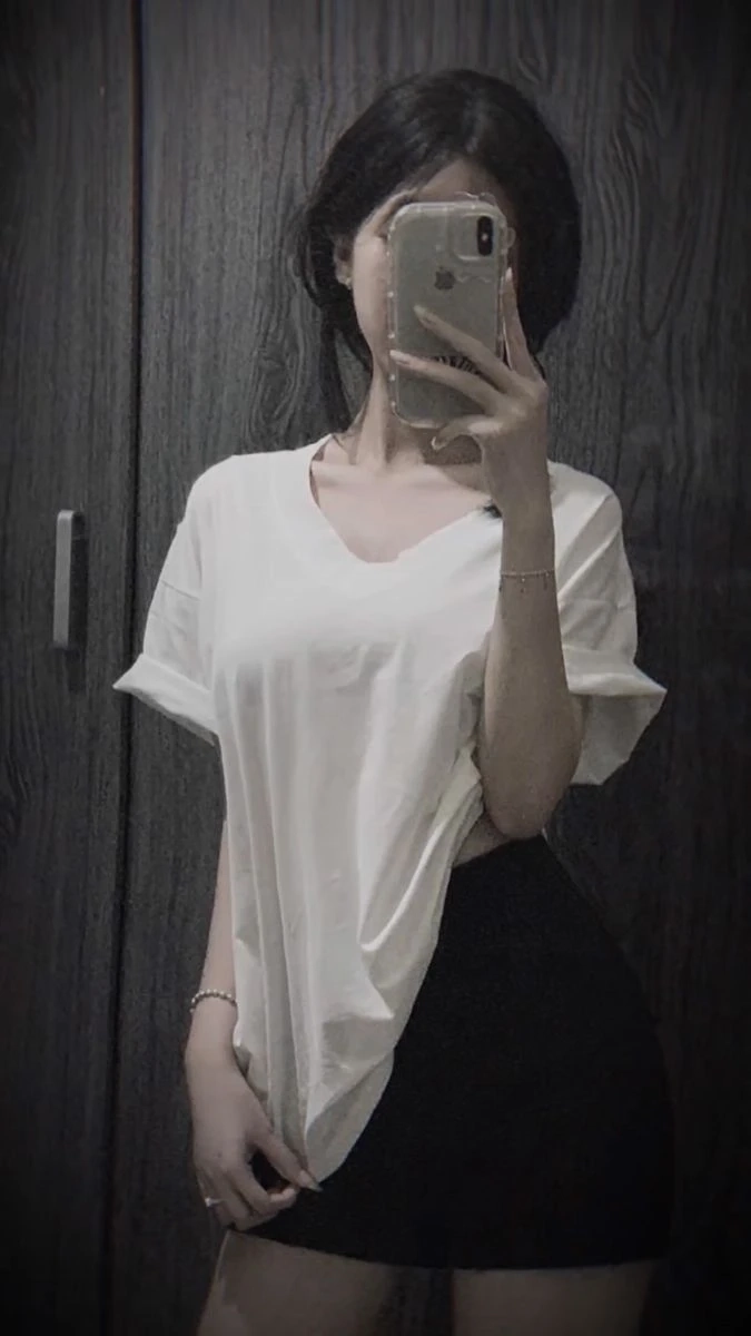 Ảnh gái k13 che mặt nổi bật với góc chụp tự nhiên và cuốn hút
