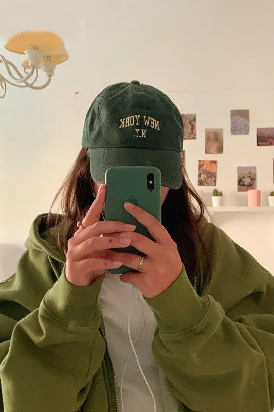 Cách ngồi chụp ảnh trước gương mang đến góc nhìn mới lạ