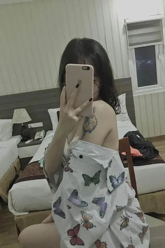 Cách chụp ảnh trước gương khoe dáng giúp bạn tự tin thể hiện bản thân