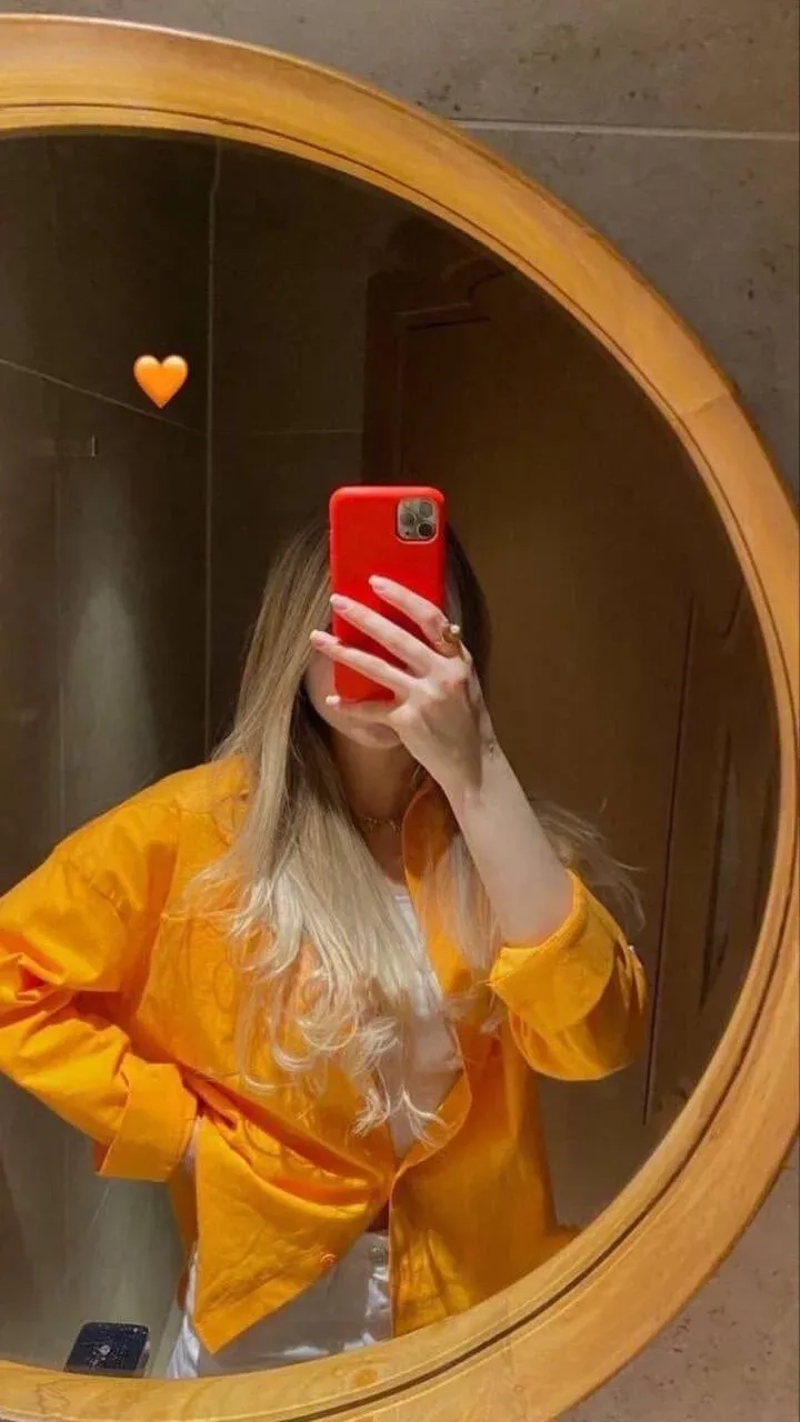 Ảnh selfie gương với ánh sáng tự nhiên luôn được yêu thích