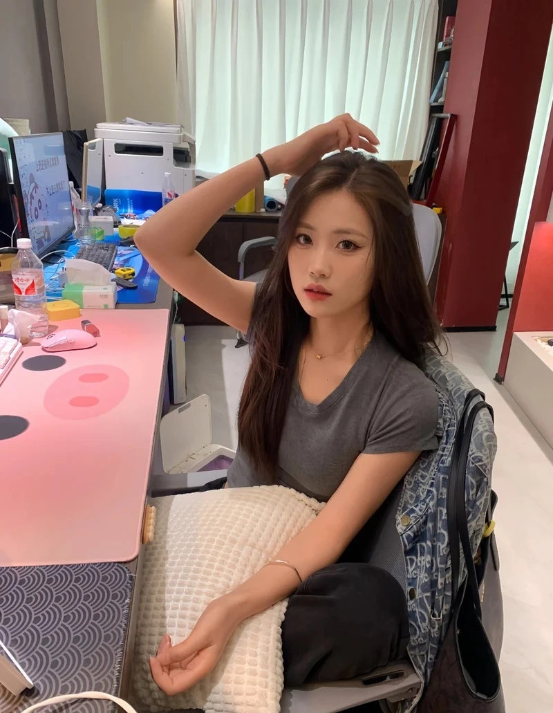 Gai xinh han quoc sexy với thần thái quyến rũ và phong cách hiện đại