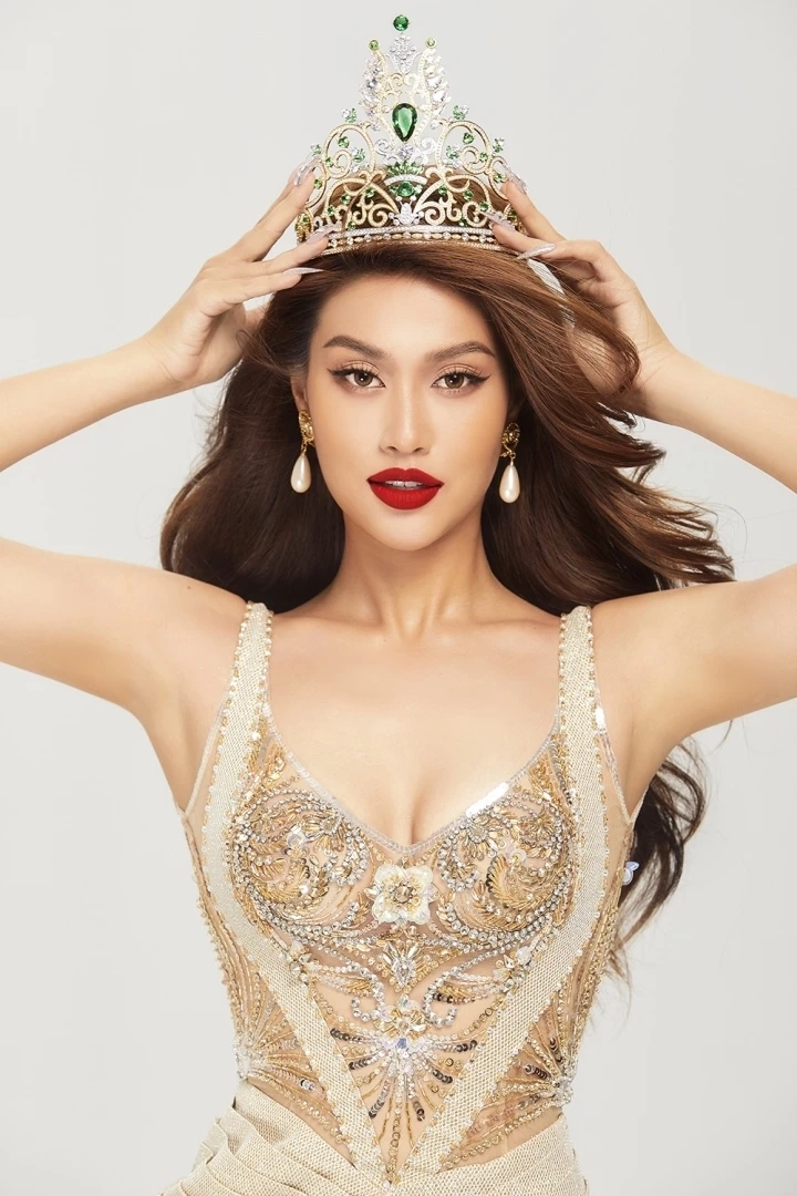Vương miện của Đoàn Thiên Ân mang ý nghĩa vượt qua thử thách lớn