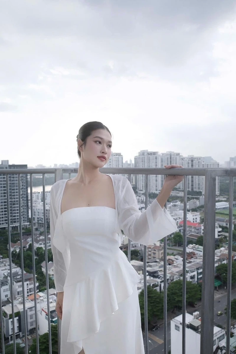 Thiên Ân áo tắm nổi bật với sự tự nhiên và phong thái chuyên nghiệp