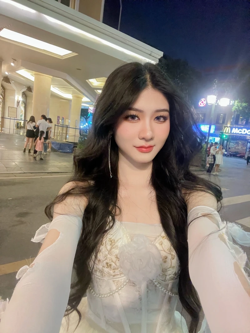 Hình ảnh gái xinh 2k6 dễ thương với vẻ đẹp tự nhiên cuốn hút