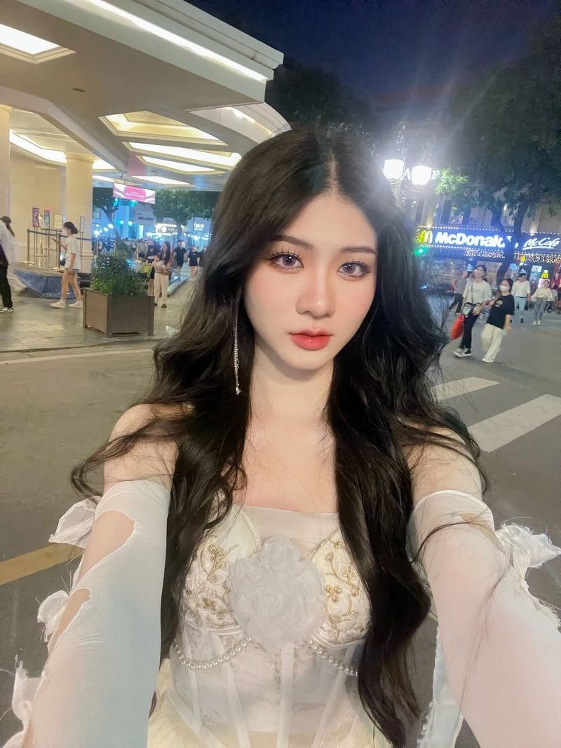 Hot girl 2k6 Việt Nam với sự xinh đẹp đầy năng động