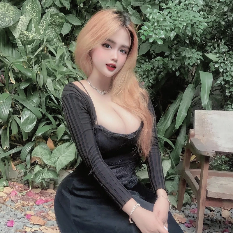 Hình nền cô gái anime dễ thương với vẻ đẹp nhẹ nhàng, đáng yêu