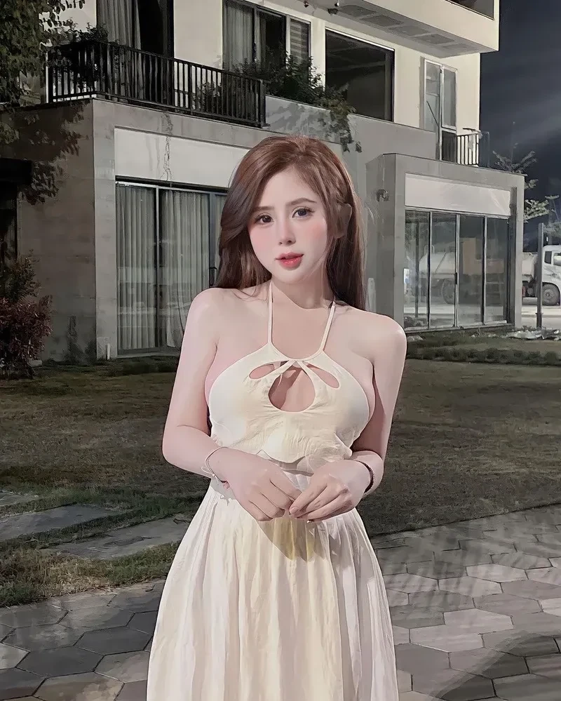 Gái xinh tiktok nhảy với những bước nhảy đầy năng lượng và thu hút