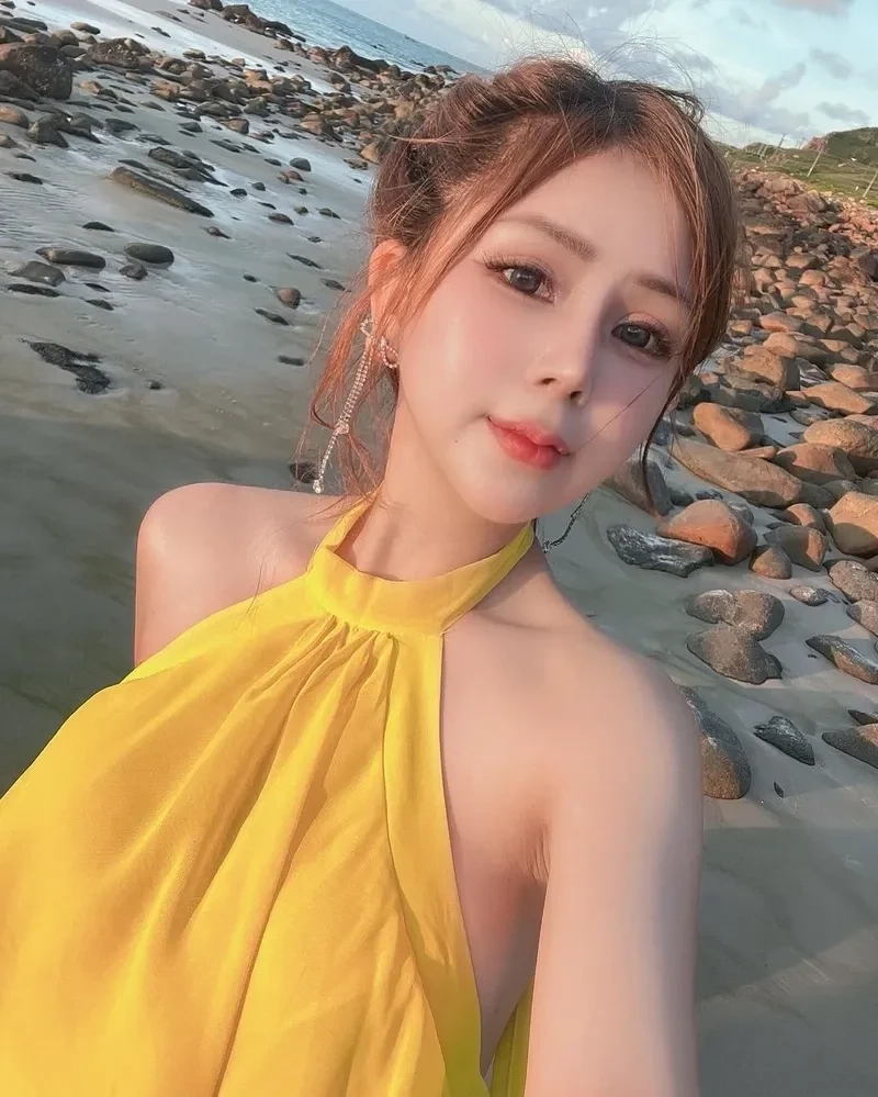 Gái xinh tiktok đi biển với những hình ảnh rạng rỡ và tự nhiên