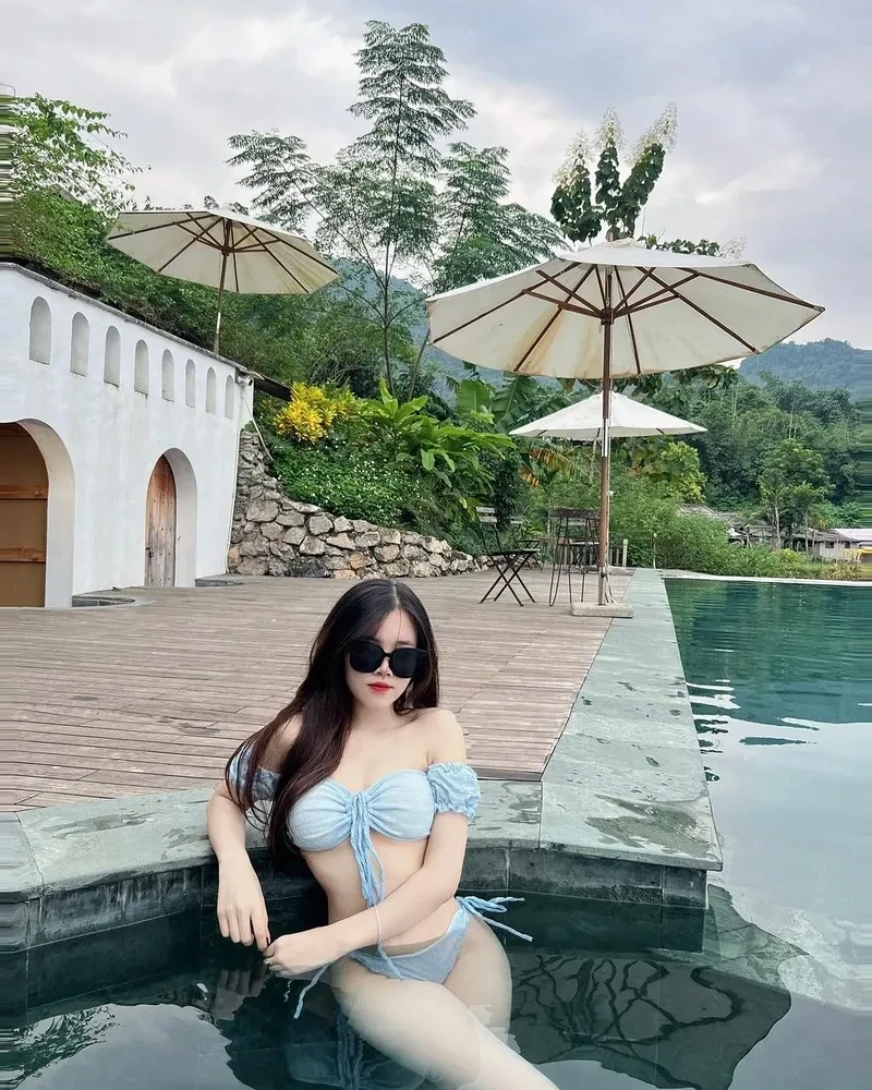 Gái xinh dáng ngon với vẻ đẹp tự nhiên và phong thái cuốn hút