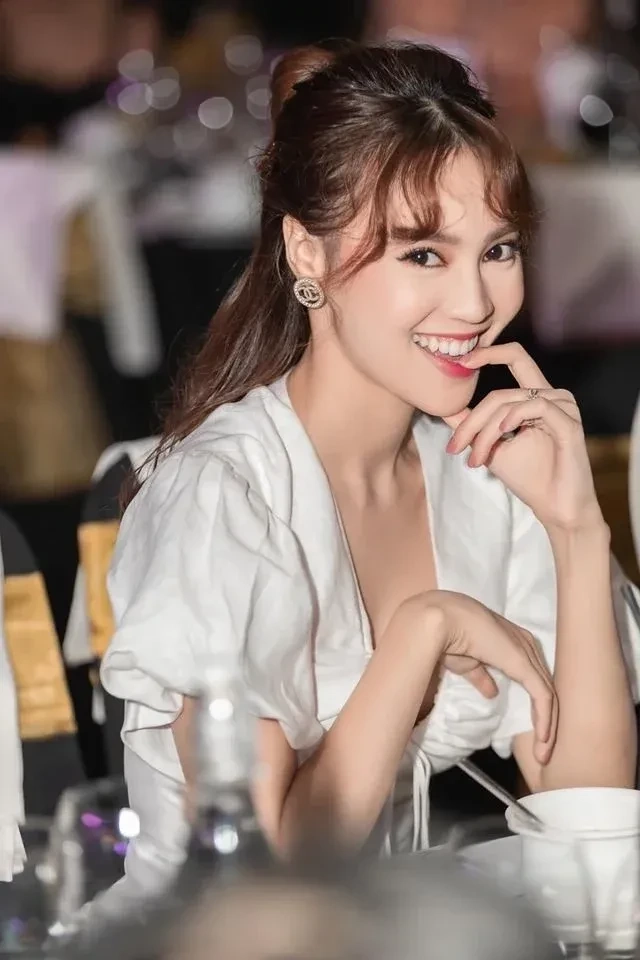 Linh Dương Lan Ngọc bikini tỏa sáng với phong cách thời trang