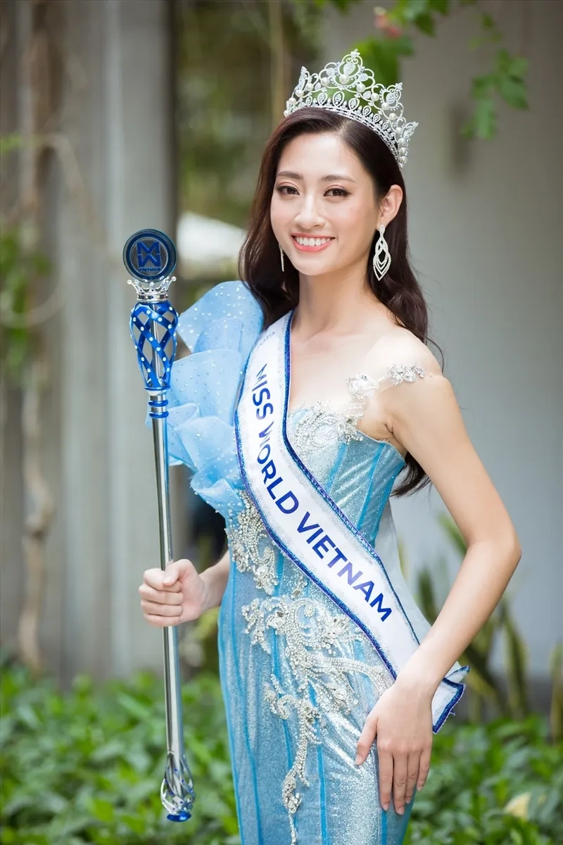 Lương Thùy Linh Facebook chia sẻ những khoảnh khắc đời thường