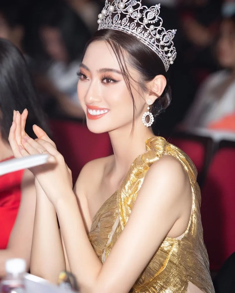 Hoa hậu Lương Thùy Linh bikini nổi bật với vẻ đẹp nổi trội