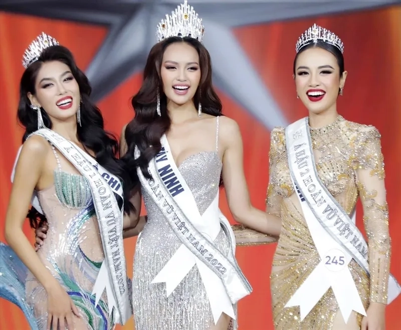 Hoa hậu Ngọc Châu bikini tự tin khoe vóc dáng tuyệt vời