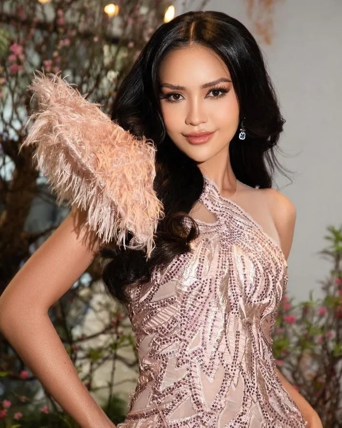 Ngọc Châu Miss Universe 2022 gây ấn tượng mạnh mẽ trên sân khấu