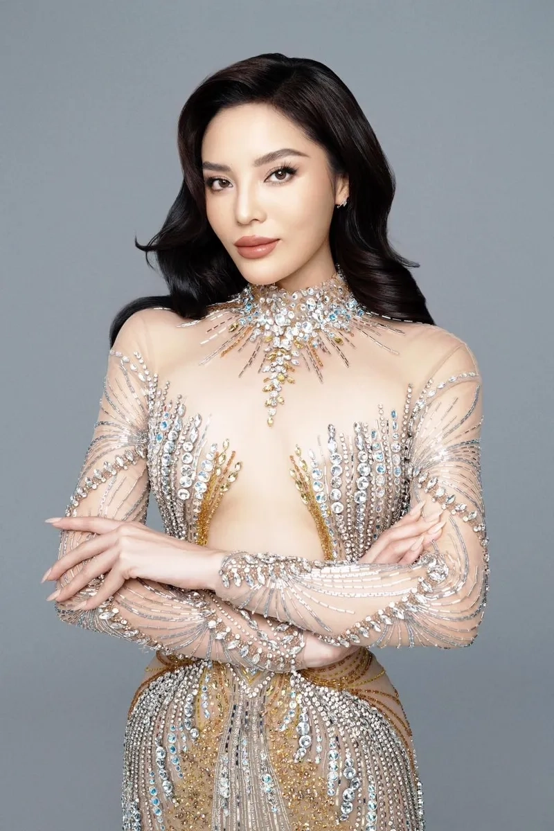 Nguyễn cao kỳ duyên mặc bikini, tỏa sáng với sự tự tin và sức hút