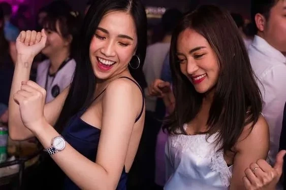 Nhac vang gai xinh với giai điệu truyền thống và nét đẹp âm nhạc