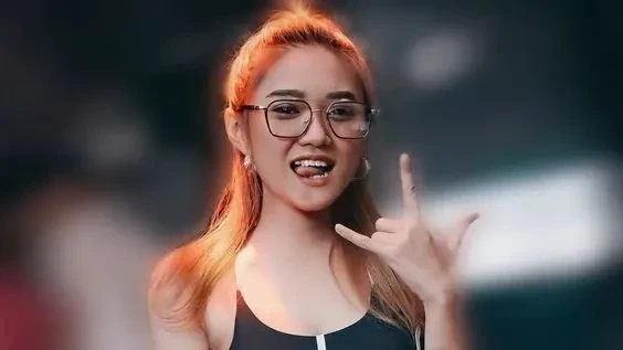 Anh gái đẹp bikini mang lại cảm giác dịu dàng và cuốn hút