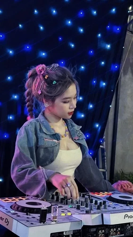Gái xinh mặc bikini che mặt mang lại cảm giác nhẹ nhàng và dịu dàng
