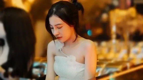 Anh sexy gai xinh làm nổi bật thần thái quyến rũ và sự trẻ trung