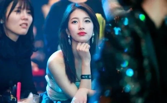 Gai sinh sexy mang lại phong thái trẻ trung và nét đẹp cuốn hút