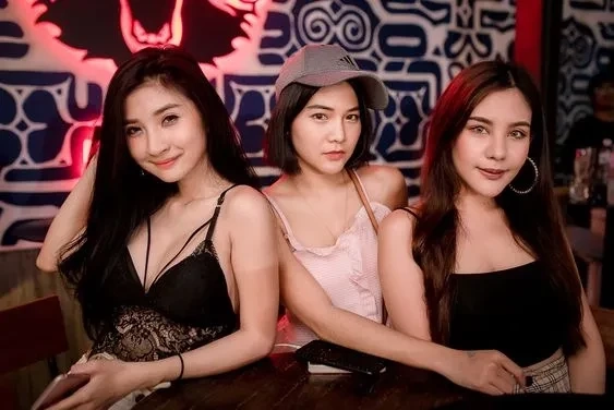 Gai xinh mac bikini sexy với phong thái nhẹ nhàng và cuốn hút tự nhiên
