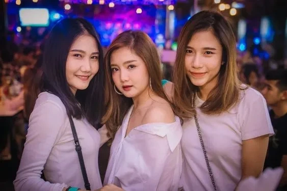 Gai xinh bikini goi cam làm nổi bật thần thái và sự tự tin cuốn hút