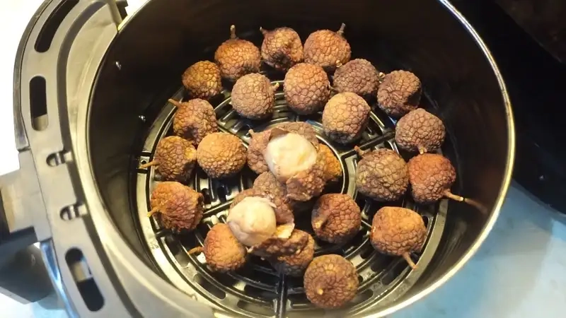 Cách sơ chế vải trước khi sấy