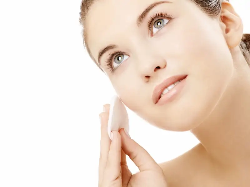 Kinh nghiệm chăm sóc và phòng ngừa mụn trên trán