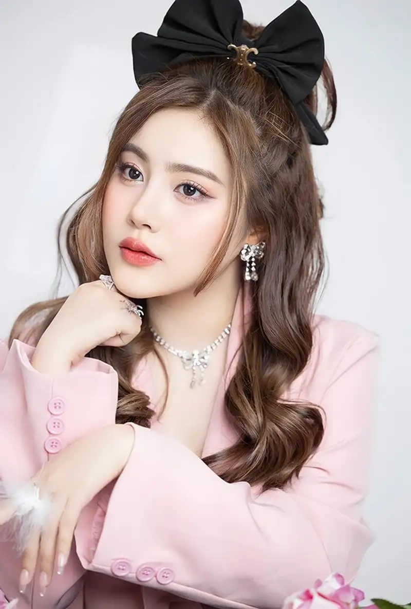 Ngân Ngân Cover là ai và vì sao gây chú ý?