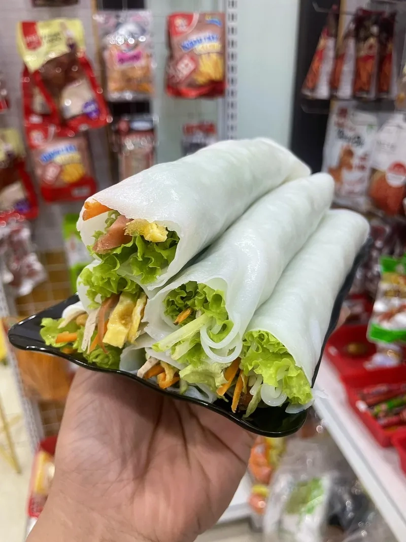 Những xấp bánh phở cuốn trắng mịn