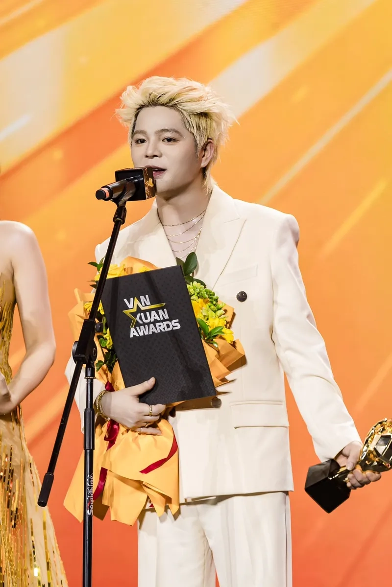 Người yêu Rhyder là ai rất bí mật